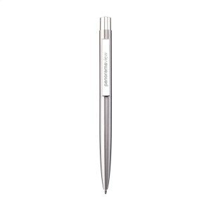 Ce stylo avec recharge d'encre bleue possède un corps magnifiquement poli en acier inoxydable recyclé 5