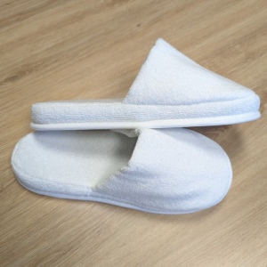 Chaussons de luxe en micro éponge avec logo brodé 3