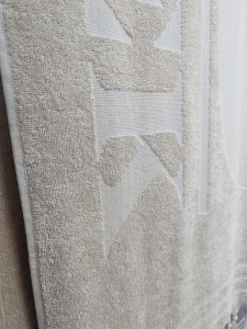 Serviette jacquard logo embossé relief éponge uni 4