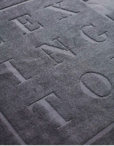 Tapis de bain avec logo embossé en relief éponge uni 2