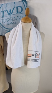 Serviette de sport & tennis avec logo brodé 3
