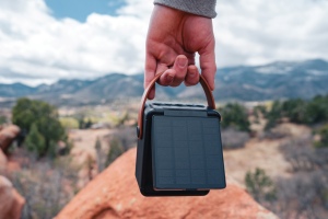 Enceinte 12W solaire en plastique recyclé RCS Skywave 20
