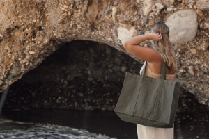 VINGA Grand tote bag en toile recyclée AWARE™ Hilo 23