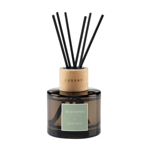 Un flacon de parfum en verre décoratif avec des accents en bois de la marque Wooosh 2