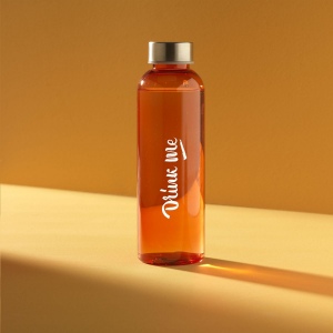 Cette bouteille d'eau est composée à 100% de RPET et est dotée d'un bouchon à vis anti-fuite en acier inoxydable 33