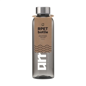 Cette bouteille d'eau est composée à 100% de RPET et est dotée d'un bouchon à vis anti-fuite en acier inoxydable 6