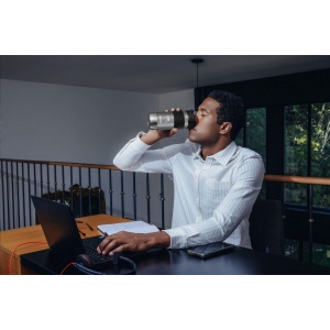 Thermos à double paroi en acier inoxydable avec un contenant avec une isolation parfaite, un large grip antidérapant en caoutchouc et un bec avec la technologie SNAPSEAL™ 31