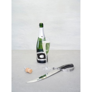 Flûte à champagne avec un grand pied. Un design intemporel pour servir champagne ou vins effervescents. 3