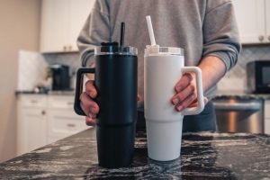 Mug 750ml avec poignée en plastique recyclé RCS Tana 44