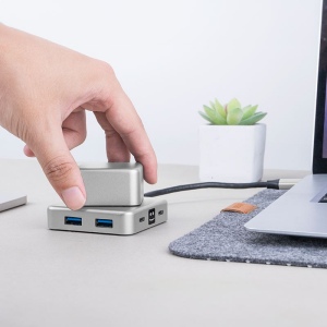 CUBBI - Hub de charge 7-en-1 USB-A, USB-C, HDMI et audio 9