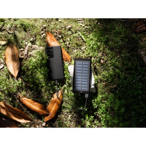 CLERK. Batterie nomade de 8 000 mAh avec panneau solaire en aluminium 100 % recyclé 6