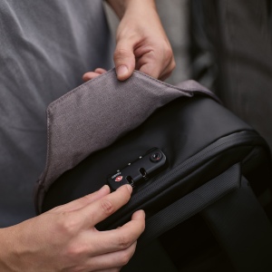 Sac à dos Abrantes 20L rPET. Fermeture TSA et tissu anti-coupures. 39