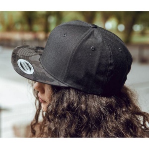 Casquette visière contrastée