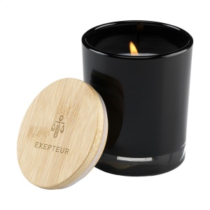 Bougie parfumée exclusive Wooosh Sweet Vanilla versée dans un bocal en verre magnifiquement poli avec un couvercle en bambou 2