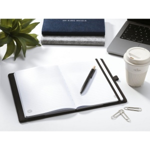 Stylo à bille à encre bleue dont le corps est fabriqué en aluminium 100% recyclé, avec une finition mate 21