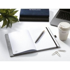 Stylo à bille à encre bleue dont le corps est fabriqué en aluminium 100% recyclé, avec une finition mate 22