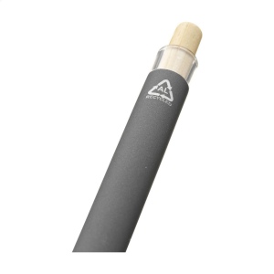 Stylo à bille à encre bleue dont le corps est fabriqué en aluminium 100% recyclé, avec une finition mate 14
