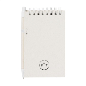 Carnet A6 dont la couverture et le papier sont fabriqués à partir de restes de papier provenant de briques de lait recyclées (jusqu'à 70%) et de 30% de papier recyclé 9