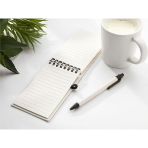 Carnet A6 dont la couverture et le papier sont fabriqués à partir de restes de papier provenant de briques de lait recyclées (jusqu'à 70%) et de 30% de papier recyclé 11