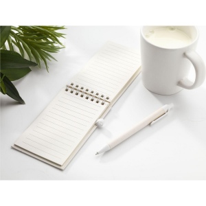 Carnet A6 dont la couverture et le papier sont fabriqués à partir de restes de papier provenant de briques de lait recyclées (jusqu'à 70%) et de 30% de papier recyclé 12