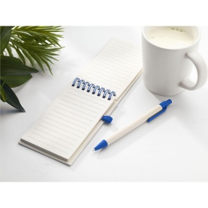 Carnet A6 dont la couverture et le papier sont fabriqués à partir de restes de papier provenant de briques de lait recyclées (jusqu'à 70%) et de 30% de papier recyclé 13