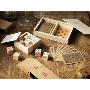 Le célèbre jeu « tic tac toe » dans une version en bois 6