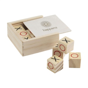 Le célèbre jeu « tic tac toe » dans une version en bois 2