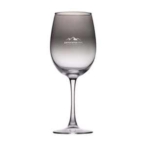 Ce verre à vin en verre fumé spécial est unique en raison de sa couleur et crée ainsi une atmosphère, une convivialité et une belle décoration sur la table