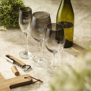 Ce verre à vin en verre fumé spécial est unique en raison de sa couleur et crée ainsi une atmosphère, une convivialité et une belle décoration sur la table 4