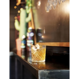 Verre à whisky robuste au joli design droit 3