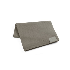 SERENITY. Écharpe en polyester recyclé (100% rPET) avec détail cousu pour la personnalisation 3