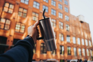 Mug 900ml en acier inoxydable recyclé Embrace RCS 26