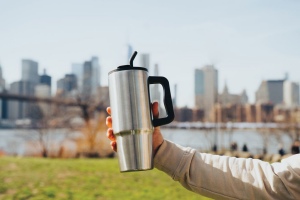Mug 900ml en acier inoxydable recyclé Embrace RCS 28