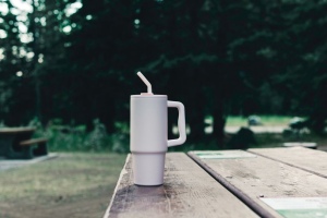 Mug 900ml en acier inoxydable recyclé Embrace RCS 64