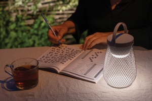 Lampe de table rechargeable par USB en plastique RCS Aurora 8