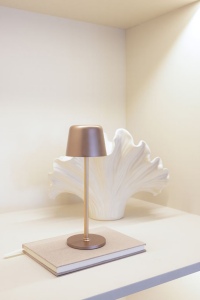 Lampe de table rechargeable par USB en plastique RCS Zenic 48