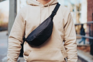 Sac banane en bandoulière en rPET AWARE™ Crescent 18