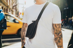 Sac banane en bandoulière en rPET AWARE™ Crescent 19