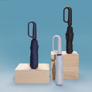 Parapluie 21'' avec mousqueton en rPET AWARE™ Yara 22