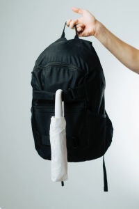 Parapluie 21'' avec mousqueton en rPET AWARE™ Yara 23