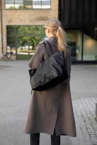 VINGA Sac maxi totebag en polyester recyclé GRS Livorno 7