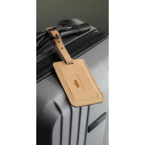 Ces étiquettes à bagages sont fabriquées à partir de déchets de cuir italien recyclés et de liants naturels 15