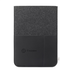 Une housse pour ordinateur portable de 16 pouces simple mais élégante, fabriquée à partir de feutre de laine recyclé et de cuir végétalien 2