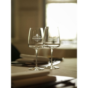 Verre à vin moderne au design puissant 5
