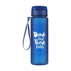 Bouteille d'eau en plastique transparent mat avec bouchon à vis étanche et boucle de transport pratique 10