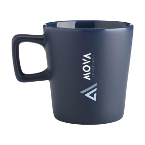 Mug moderne en céramique de haute qualité et 5% de céramique recyclée. Pourvu d'une couche supérieure mate. 6
