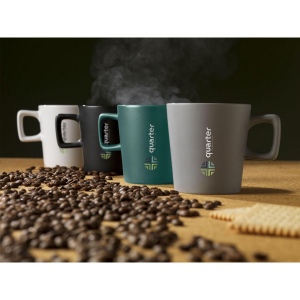 Mug moderne en céramique de haute qualité et 5% de céramique recyclée. Pourvu d'une couche supérieure mate. 19