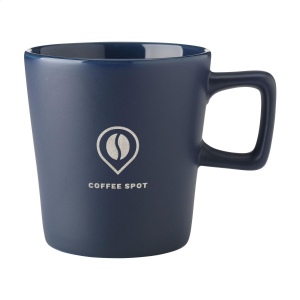 Mug moderne en céramique de haute qualité et 5% de céramique recyclée. Pourvu d'une couche supérieure mate.
