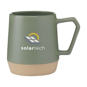 Mug avec anse, fabriqué en céramique de haute qualité et 5% de céramique recyclée. L'intérieur est recouverts d'une finition brillante. 3