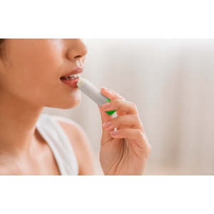 JOLIE VEGAN. Baume à lèvres végétalien, en ABS recyclé (100% rABS) et PP, avec SPF14 et arôme de vanille 7